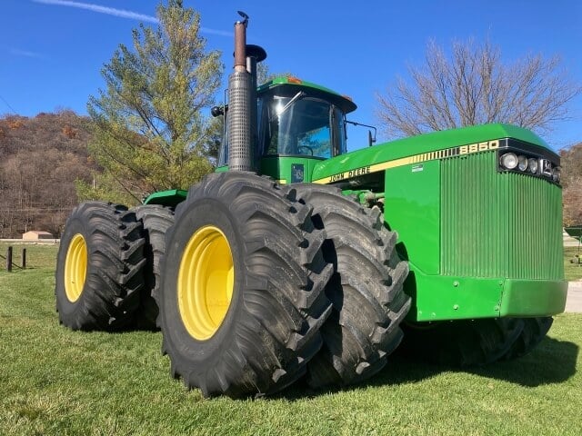 John Deere 8850 Tractor